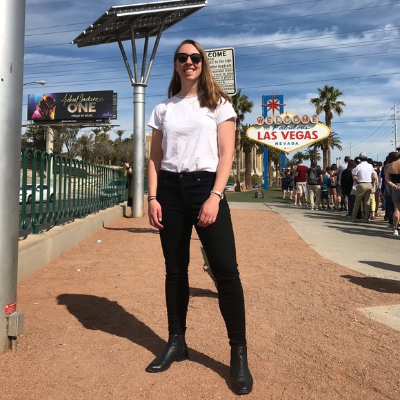 Meet your Posher, Katherine - Picture 1 of 1